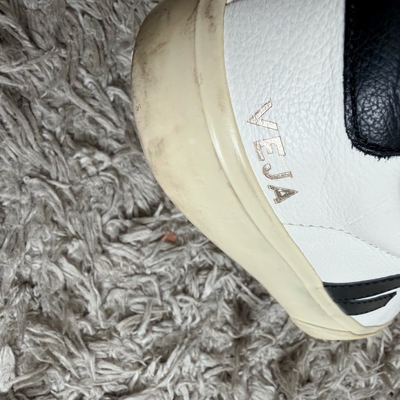 Veja Campo Sneakers - Picture 2 of 8